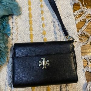 tory burch wrist wallet